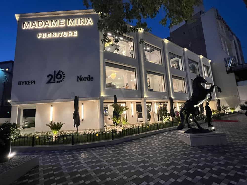 MADAME MINA Showroom